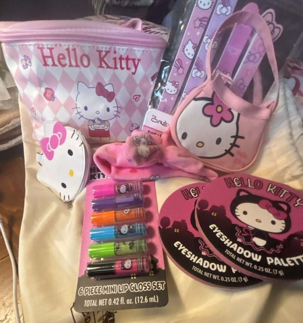 Hello Kitty Makeup Bundle - Picture 3 of 7